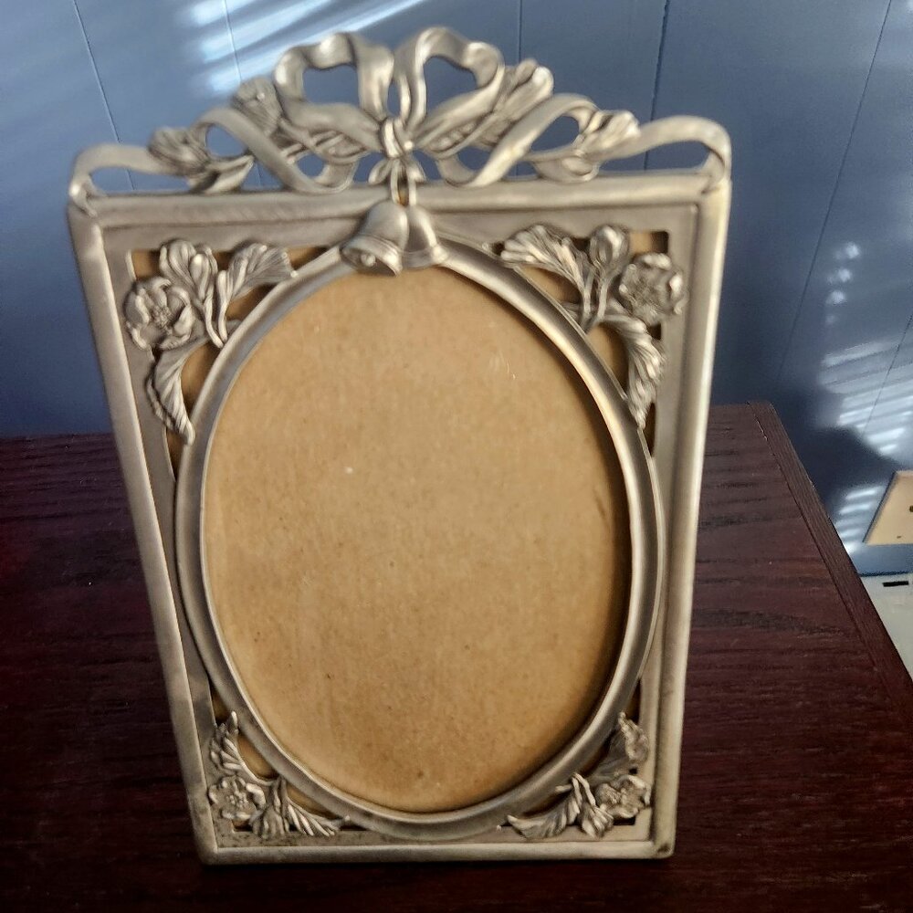 L2 Vintage Ornate Pewter Frame w/glass 7" x 5 1/2" outer by Seagull 1990 Canada